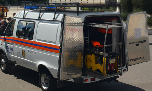 В Королёве с крыши магазина сняли мужчину, упавшего с пятого этажа