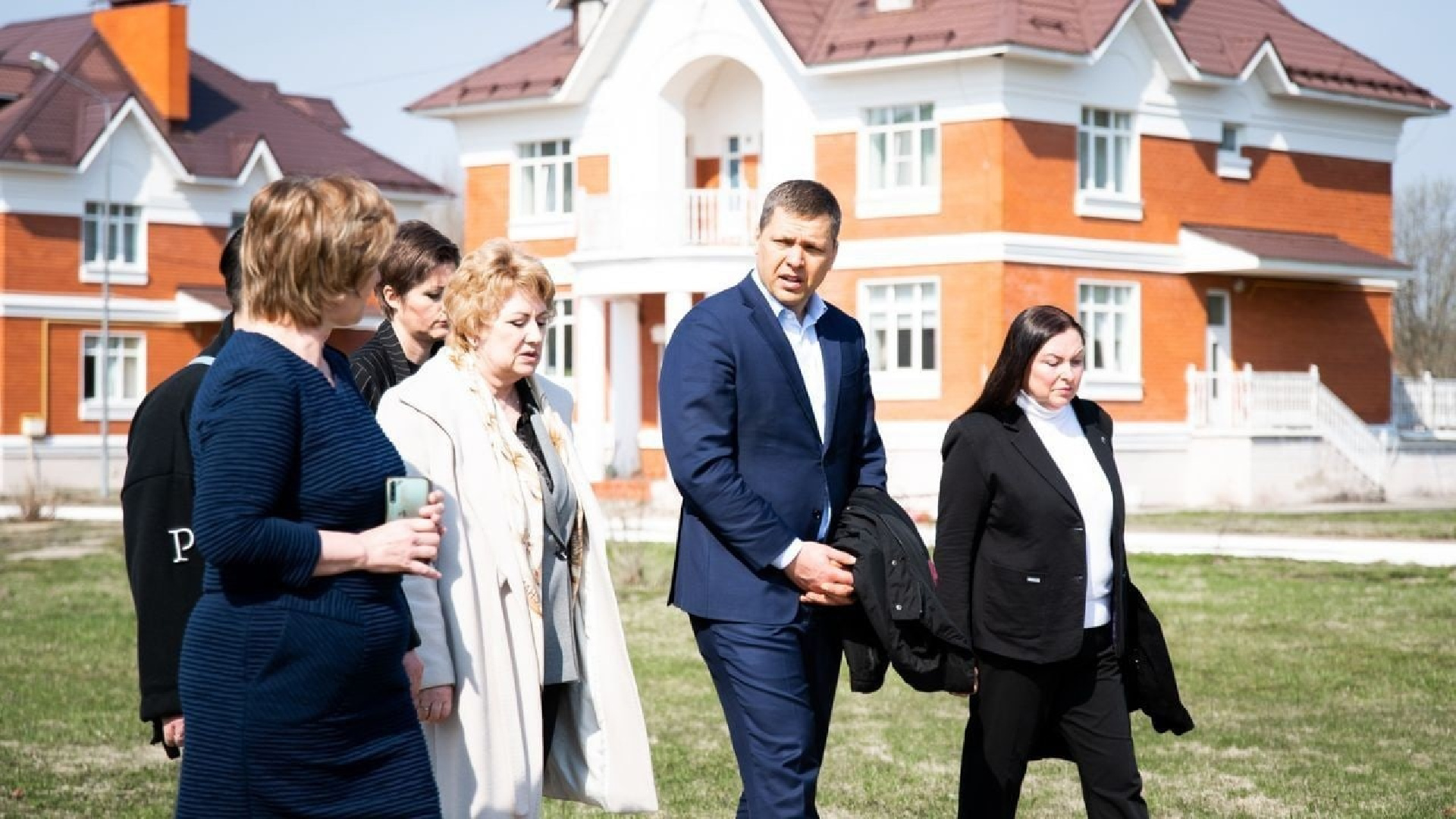 Глава Дмитрова посетил семейный центр помощи семье и детям | 16.05.2023 |  Подмосковье - БезФормата