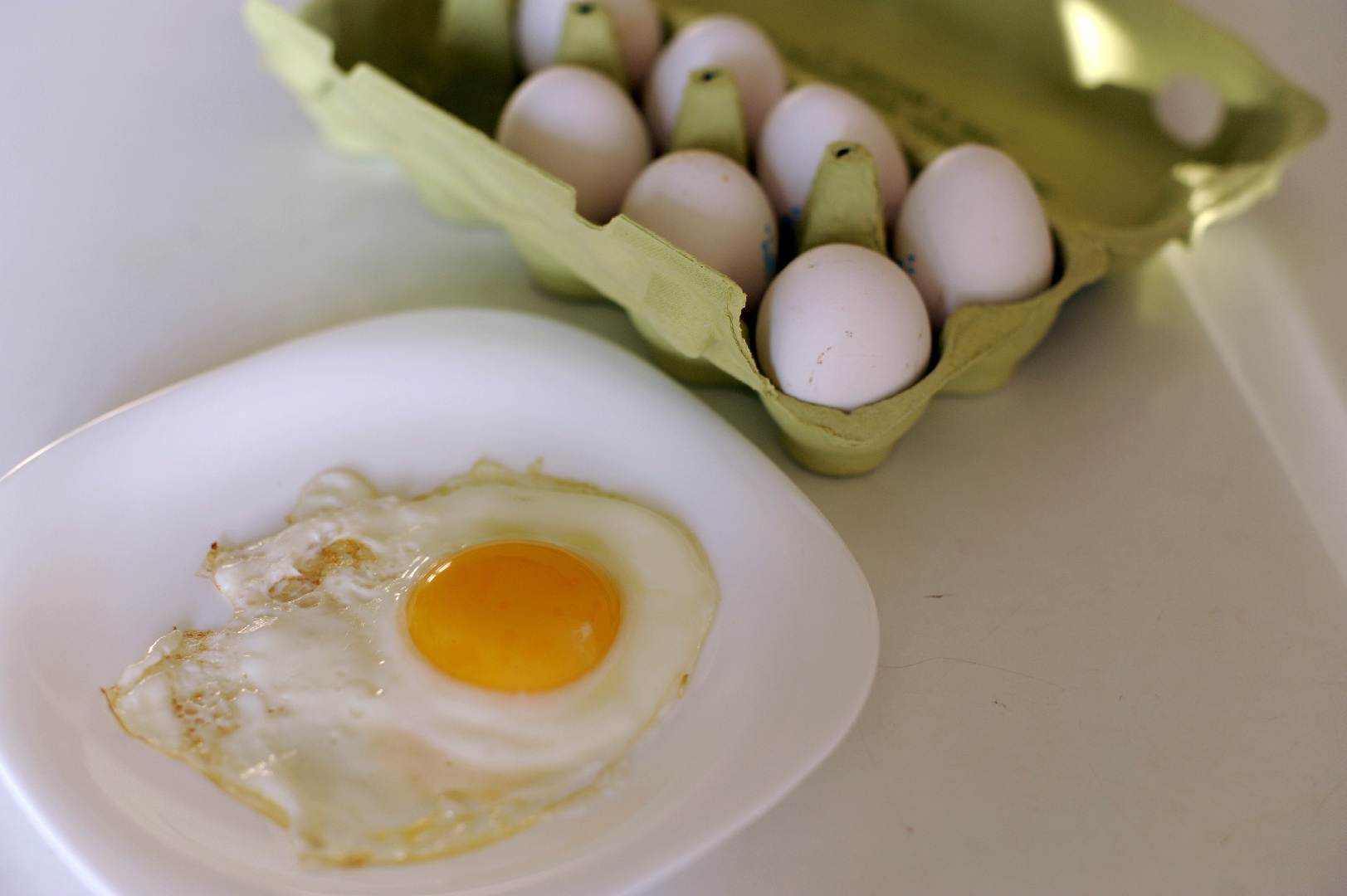 Сюрприз! Что делает сальмонелла в яйцах Kinder и насколько она опасна?