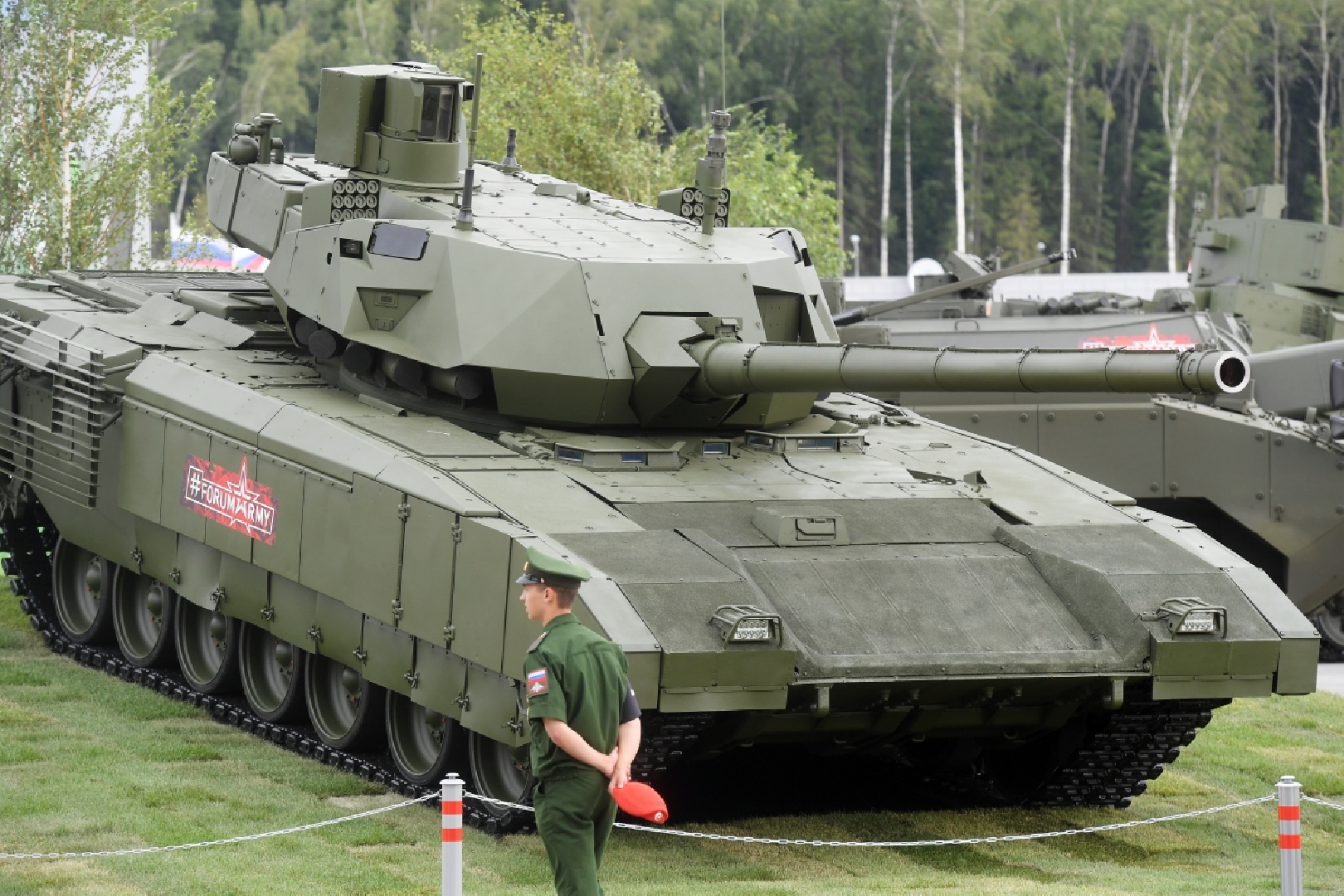 ТАСС: ВС РФ впервые применили новейшие танки «Армата» в зоне СВО | Радио 1