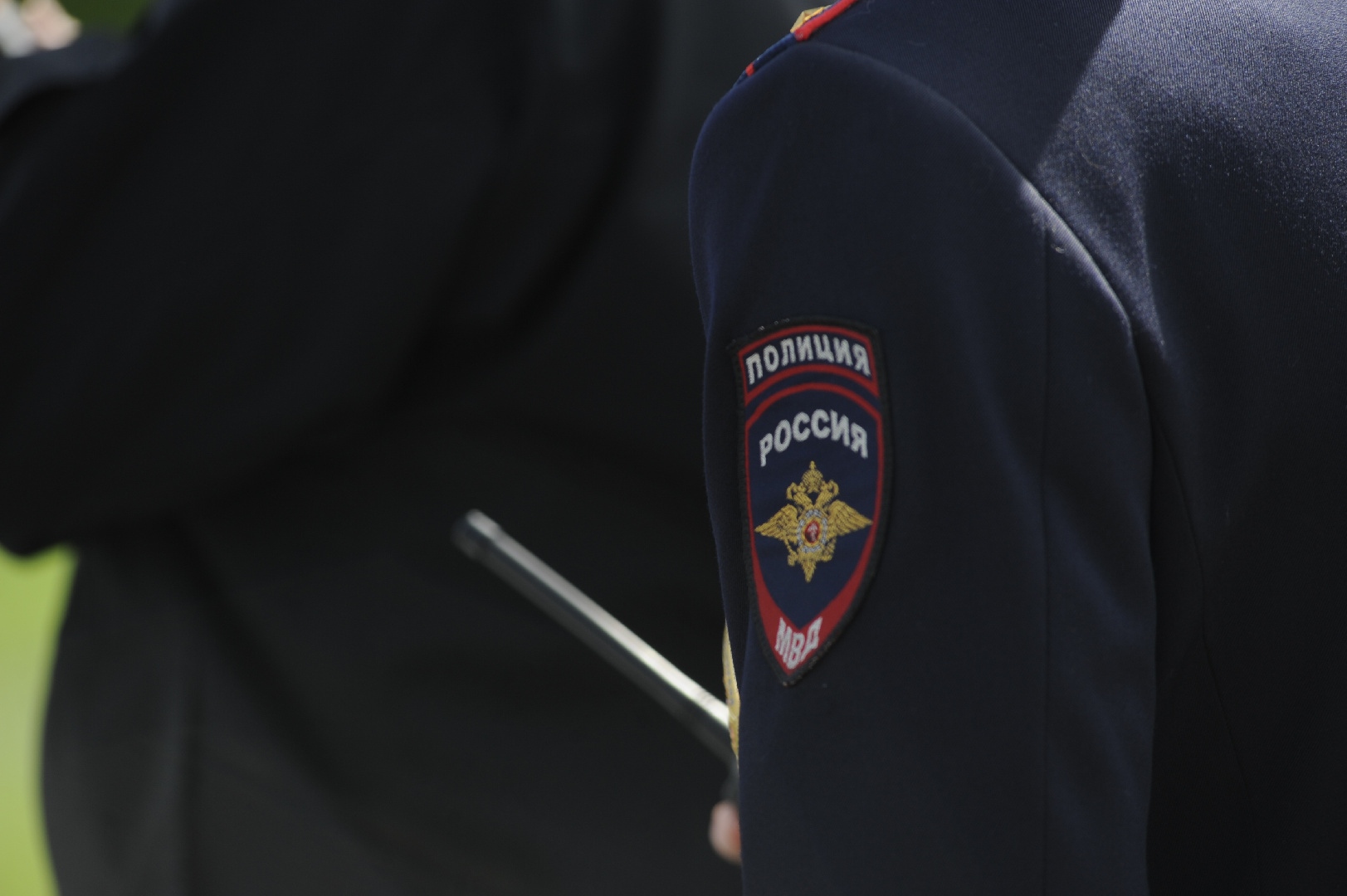Оторванным погоном. Полиция проводит проверку. Пределы прокуратуры фото. Фотография русской полиции с флагом.