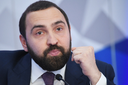 Дипломатов и депутатов хотят обязать говорить в зарубежных командировках только по-русски