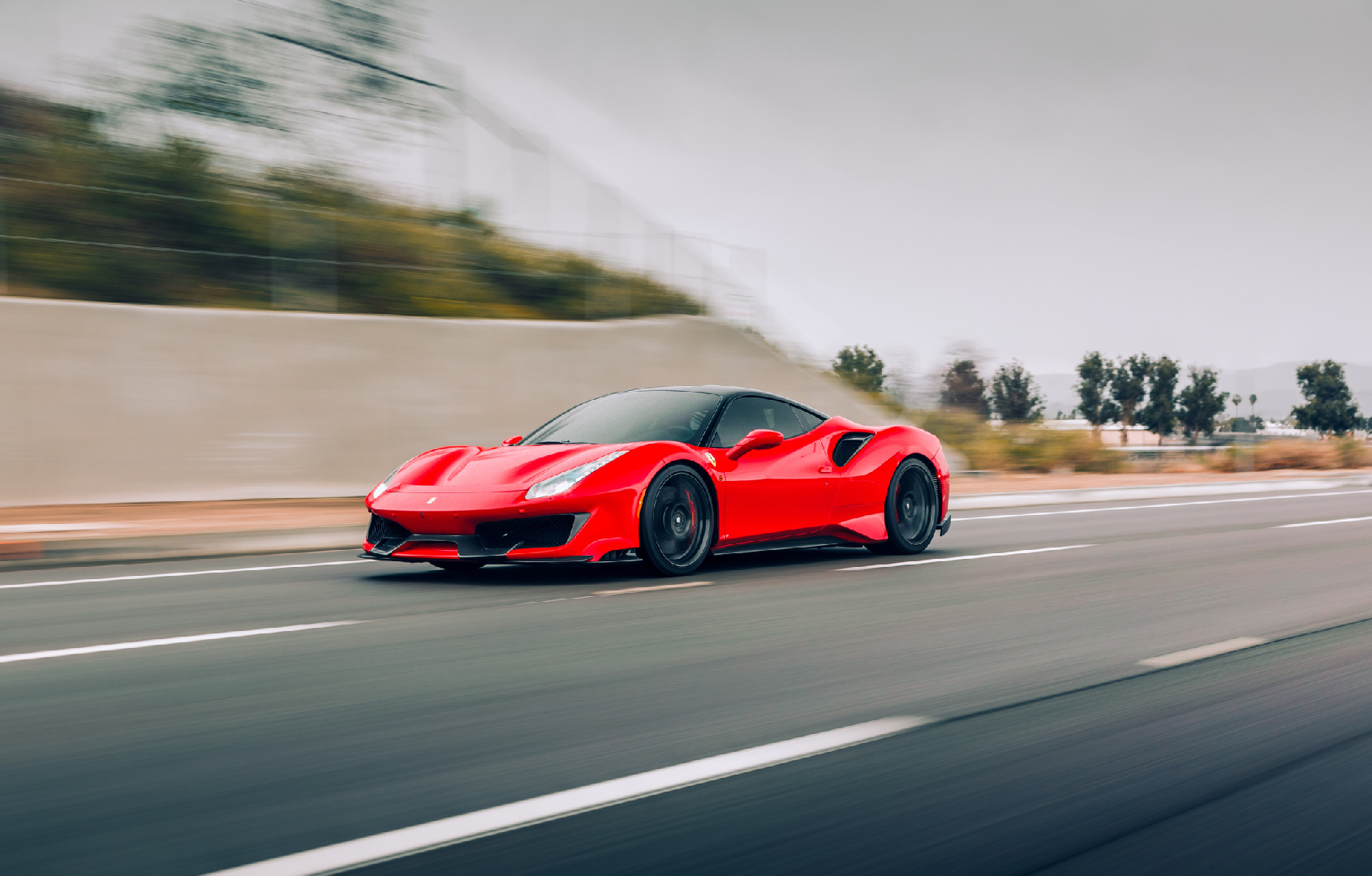 В центре Москвы Ferrari вылетела на тротуар | 08.09.2023 | Подмосковье -  БезФормата