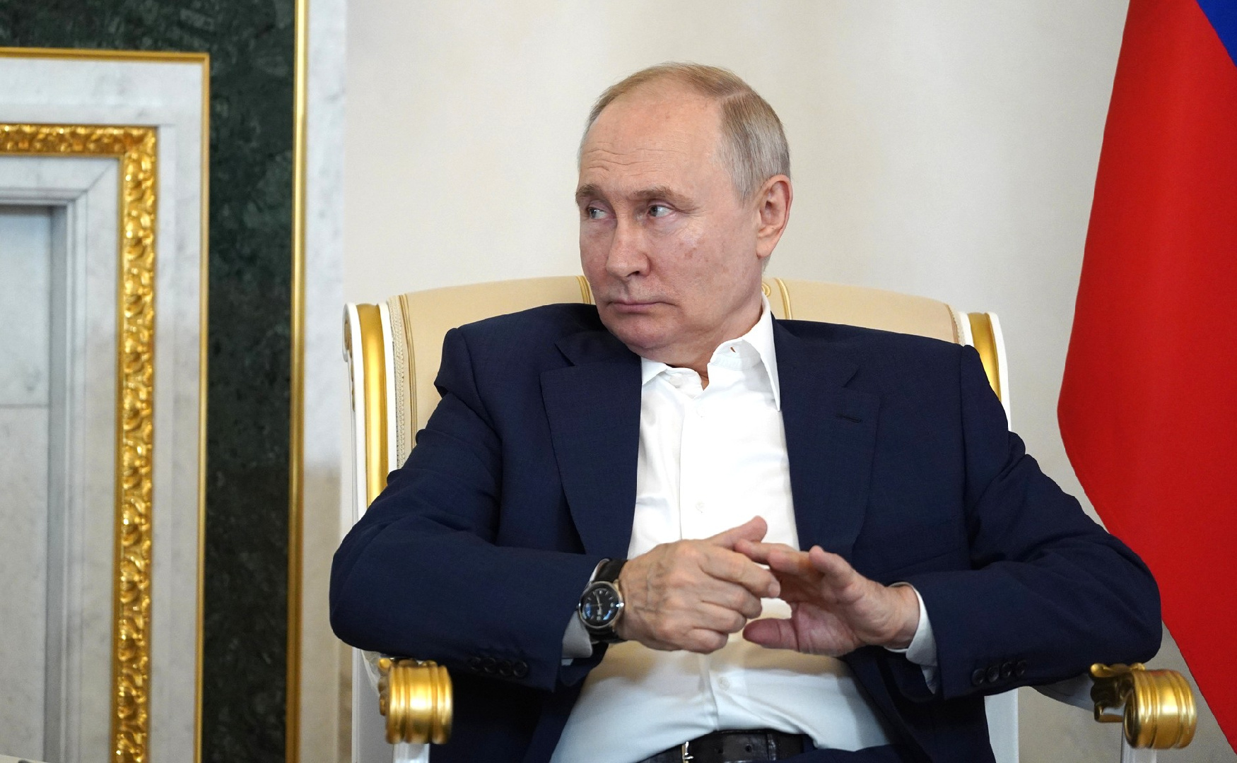 Повышение МРОТ и индексация пенсий: какие законы подписал президент России