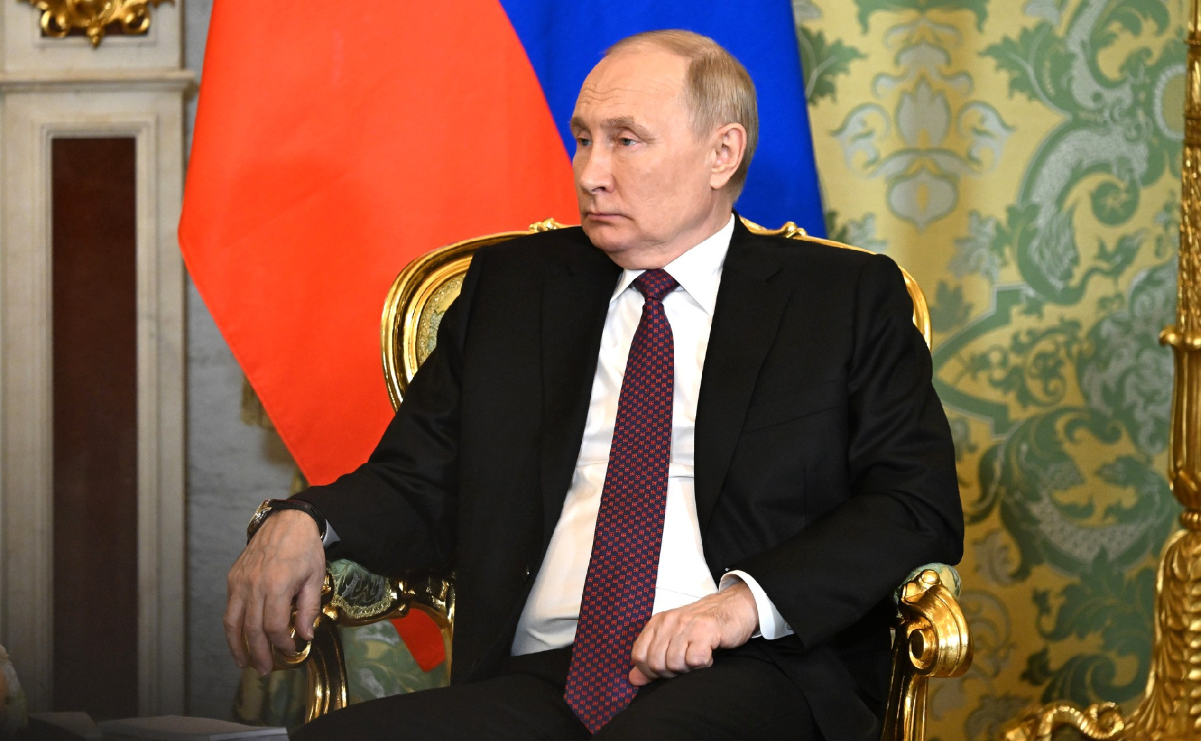 Путин вручает медали «Золотая звезда» Героям России