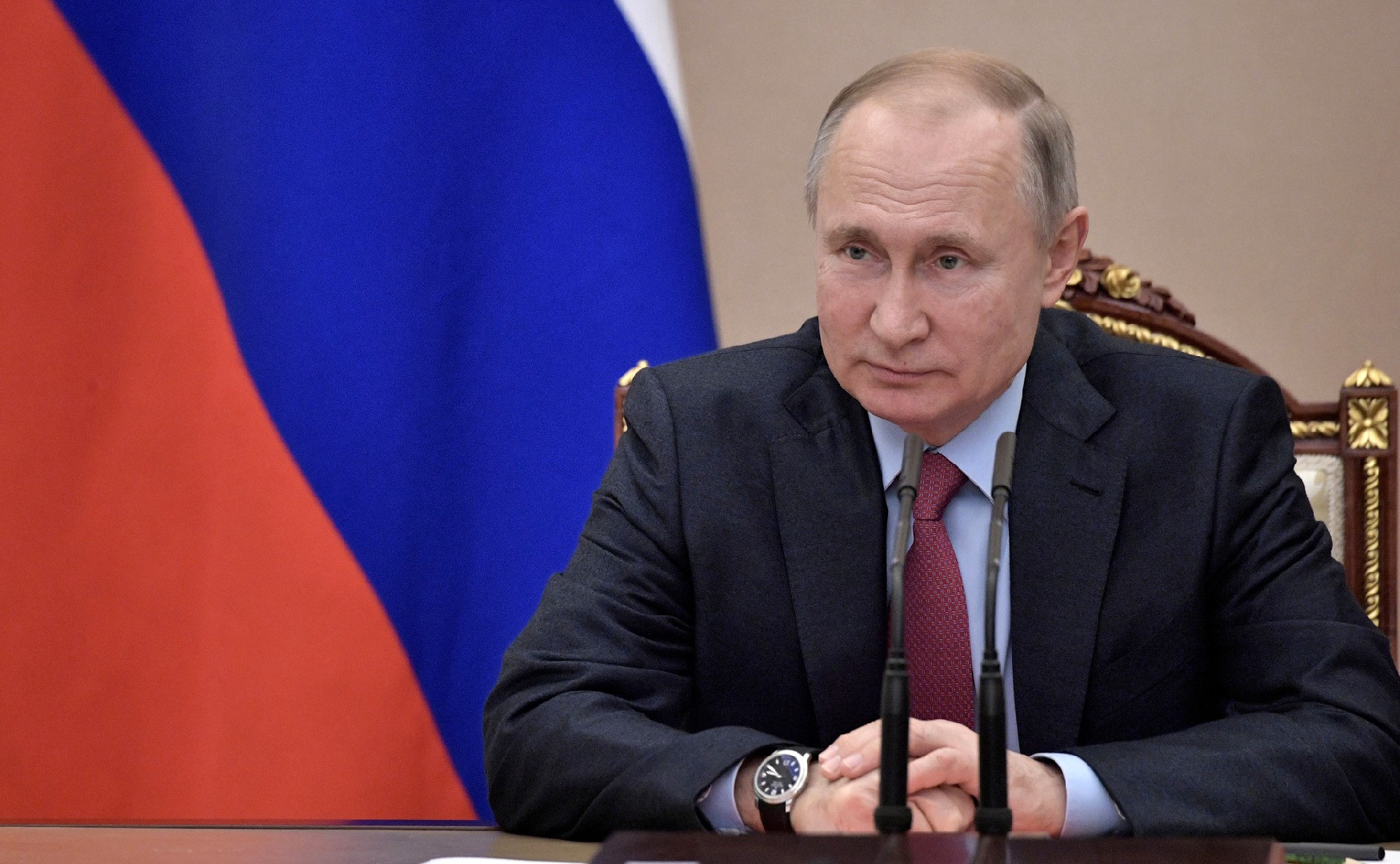 Путин назвал народ единственным источником власти в стране