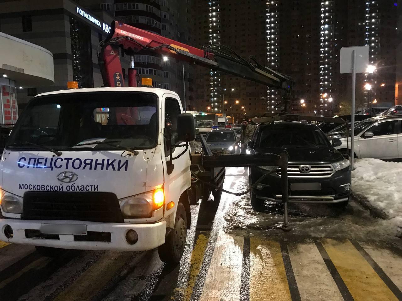 Около 1,6 тысяч автомобилей эвакуировали за новогодние праздники в  Подмосковье | Радио 1