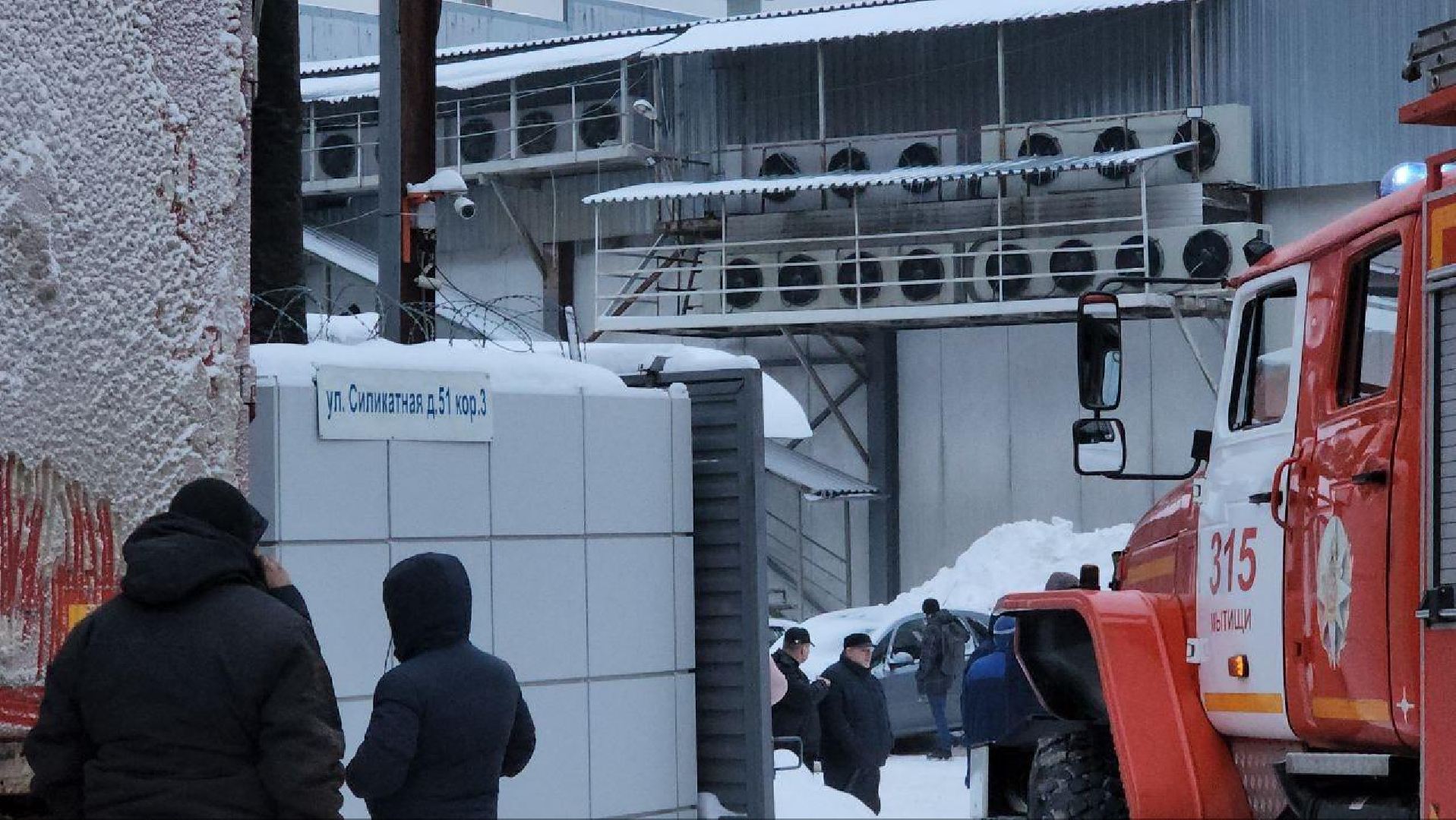 В Мытищах горит склад автозапчастей на площади 600 «квадратов» | Радио 1