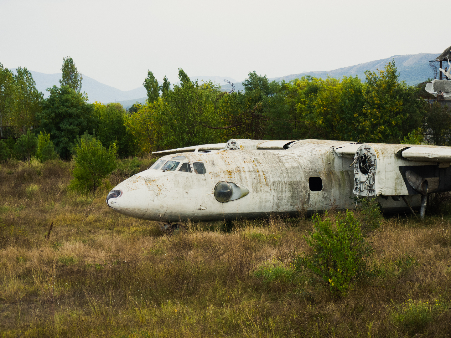 В сети появились первые кадры обломков военного самолёта Ил-76