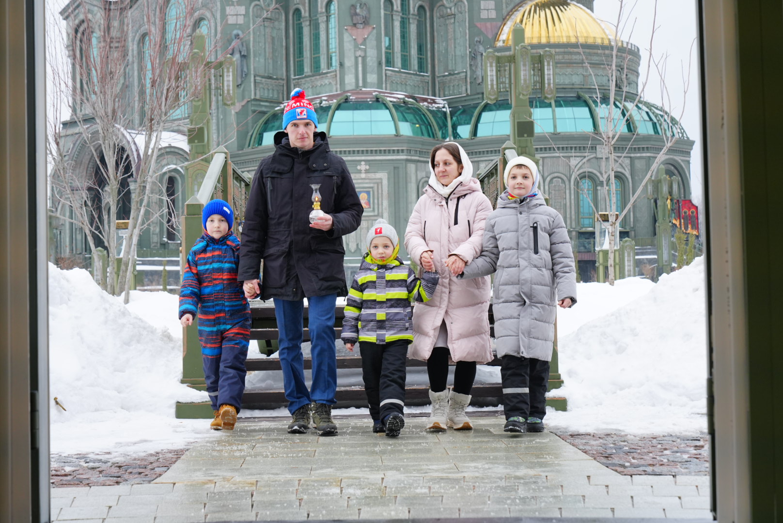 В Подмосковье привезли огонь из зажжённого на выставке «Россия» Семейного  очага | Радио 1