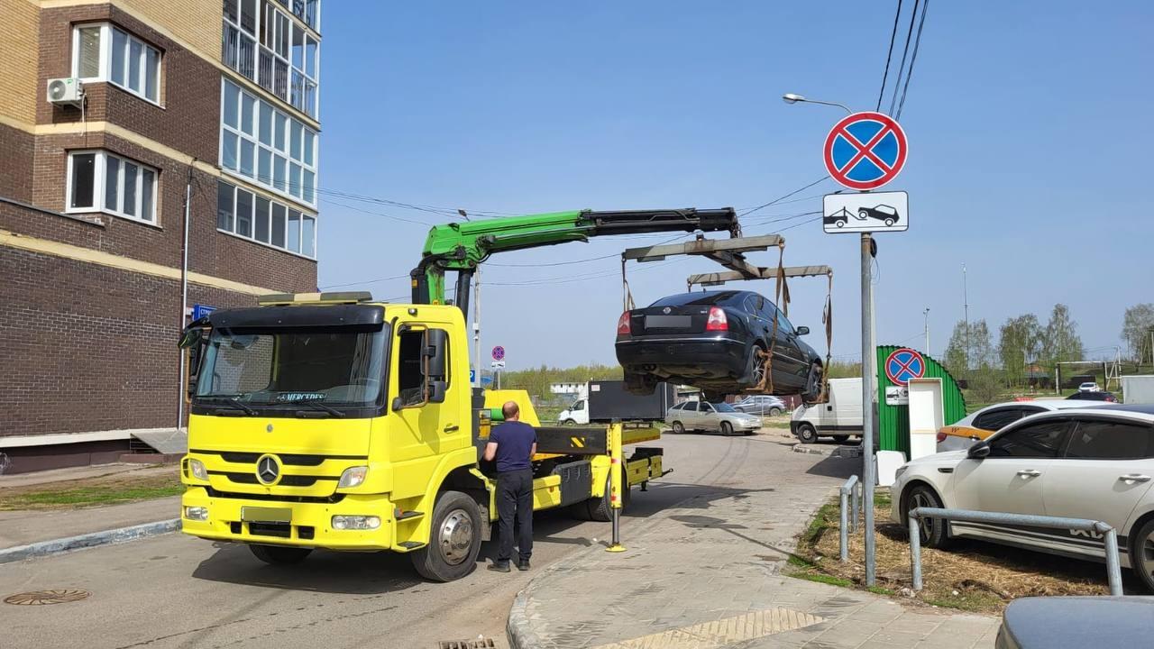 В Подмосковье снизилось количество жалоб на вывоз мусора благодаря дорожным  знакам | Радио 1