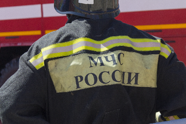 У станции метро «Ломоносовский проспект» в Москве прорвало трубу с горячей водой