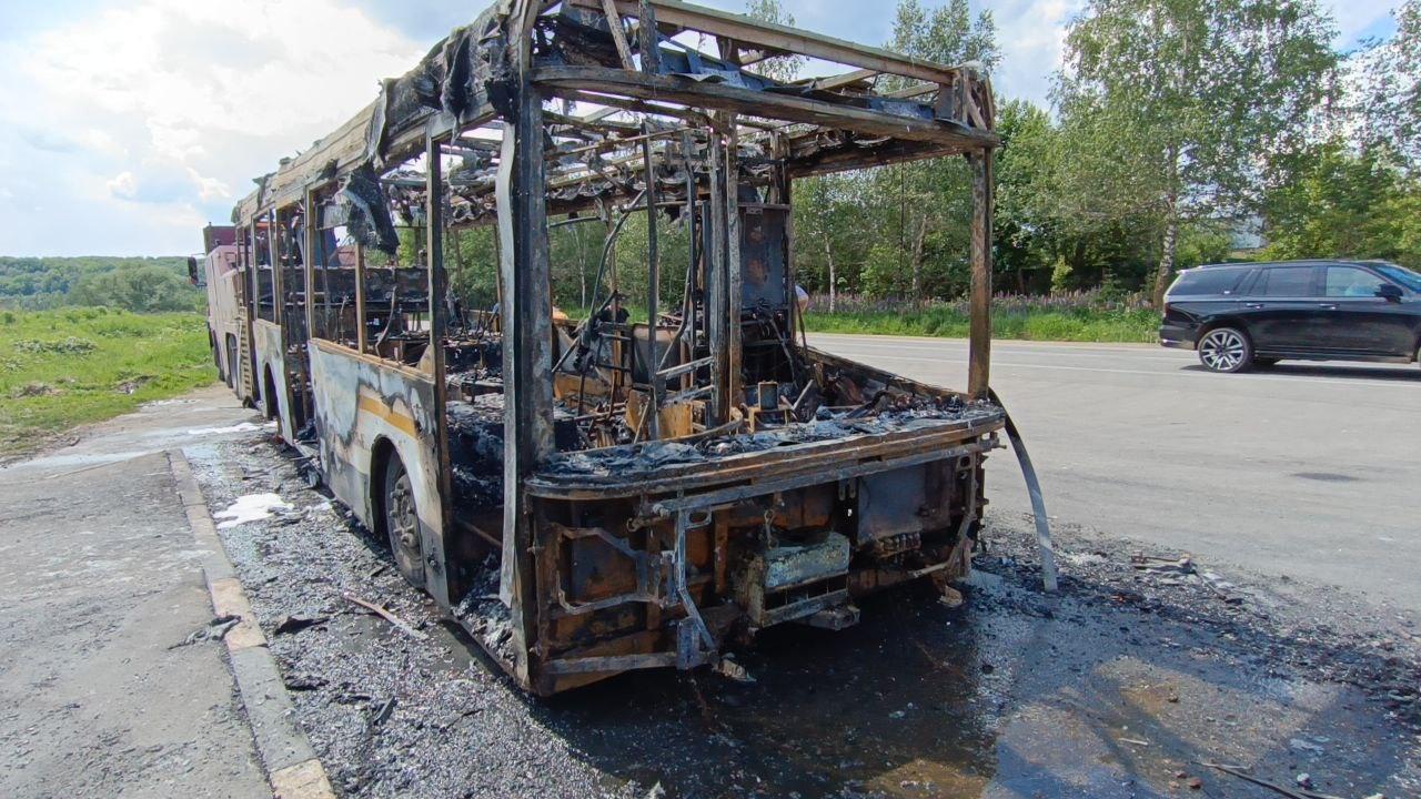 В Подмосковье сгорел пассажирский автобус | Радио 1