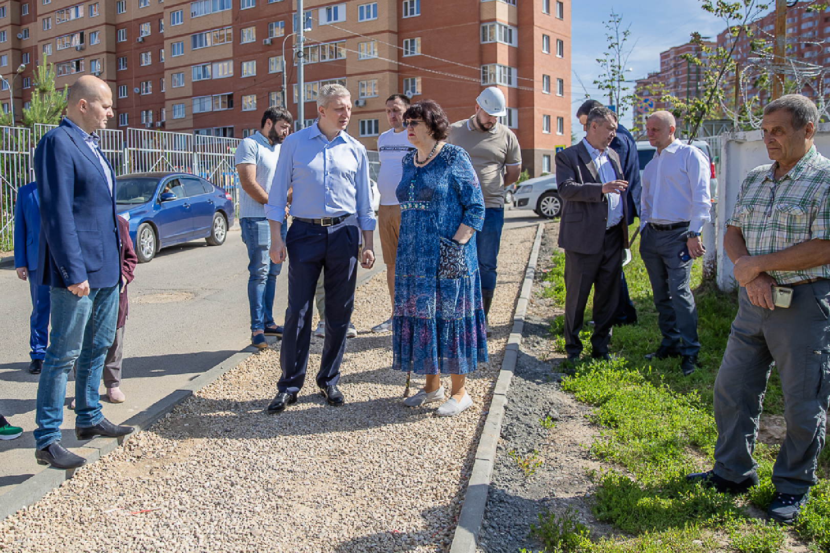 В микрорайоне Супонево благоустраивают двор у двух корпусов | Радио 1