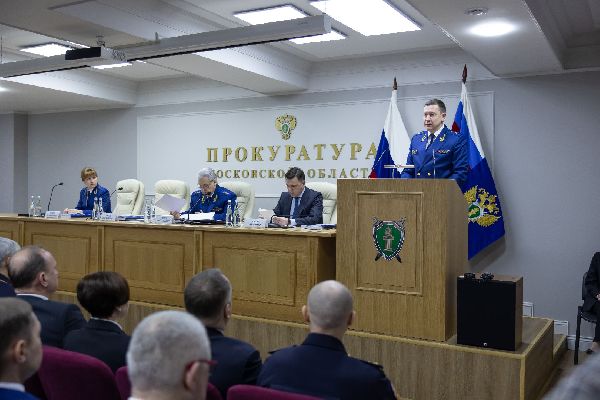 Сергей Забатурин (справа). Фото: пресс-служба правительства МО/Константин Семенец