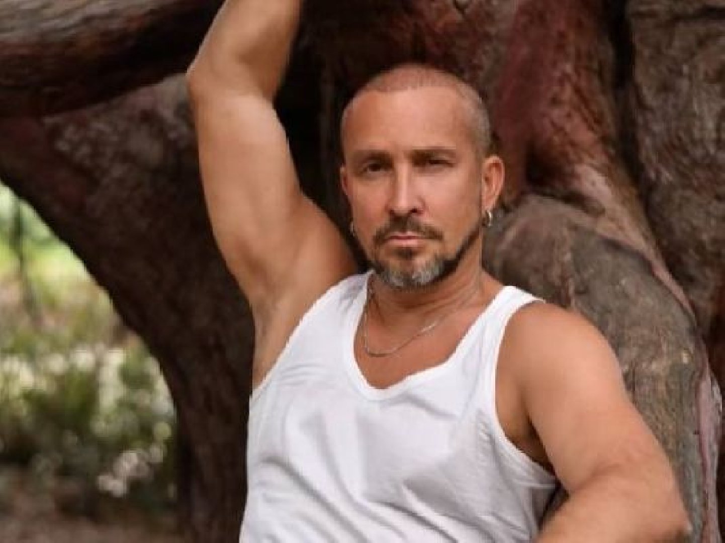 Обвинил Лолиту в крахе карьеры, бросил дочь с ДЦП и высказался про мобилизацию: где сейчас исполнитель хита &laquo;Московская ночь&raquo; Данко