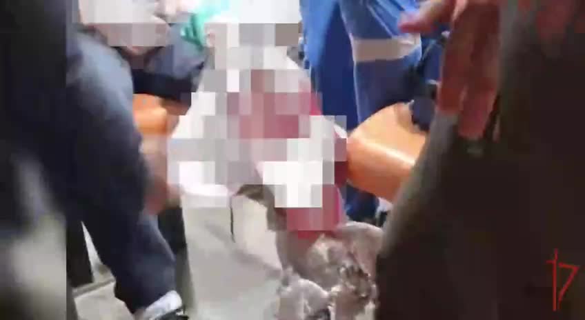 В Москве росгвардейцы задержали мужчину, напавшего с ножом на знакомого — видео