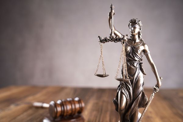 Верховный суд определил, когда можно использовать нож для самообороны