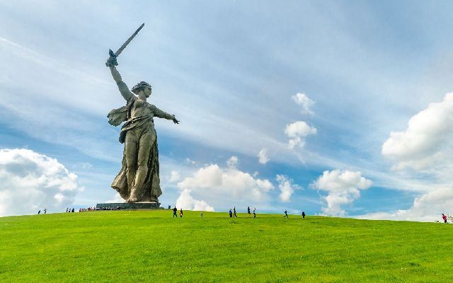 «Пафосная чушь»: Медведев отреагировал на слова Трампа о главной роли США в Победе