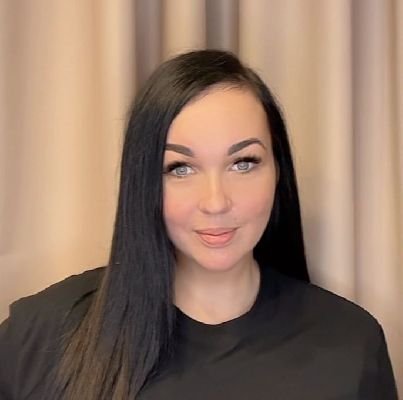 Александра Стриженова (фото:  Instagram* @mommy_me_ya)