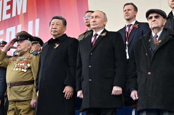 Ветеран из Подмосковья провёл Парад Победы на трибуне рядом с Путиным
