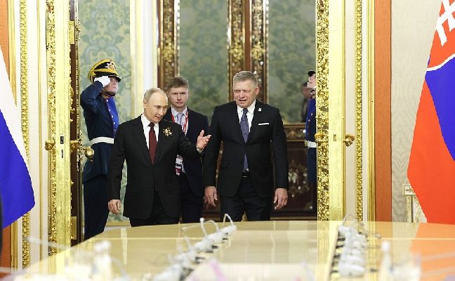 Фицо: Словакия наложит вето на запрет поставок энергоресурсов из России