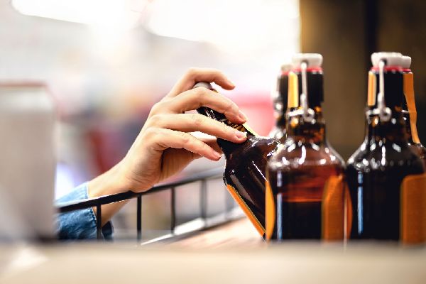 В России снизились продажи алкоголя почти на 15%