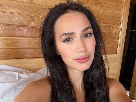 Алина Загитова (фото: Telegram @azagitova_official)