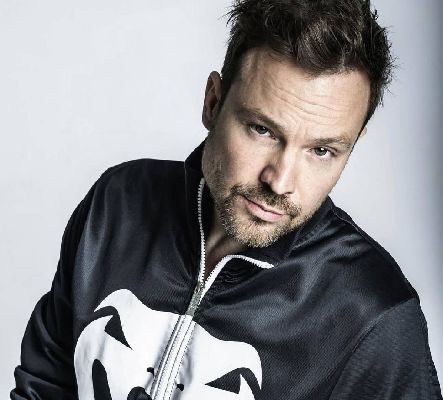 «Душа моя»: Алексей Чадов показал теплое фото с дочкой на пляже в особенный день