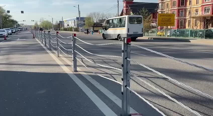 На 23 дорогах Московской области обновили тросовые ограждения