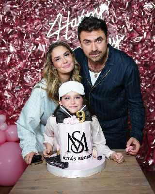 Агата Муцениеце, Пётр Дранга и дочь Агаты Мия (Фото: Instagram*, @agataagata