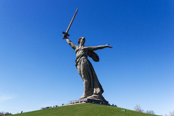 Life.ru: внутрь статуи «Родина-мать» водят экскурсии для «блатных»