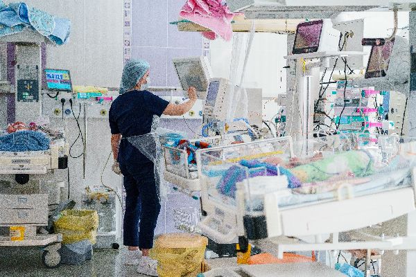 Подмосковные перинатальные центры получат ещё почти 700 единиц оборудования