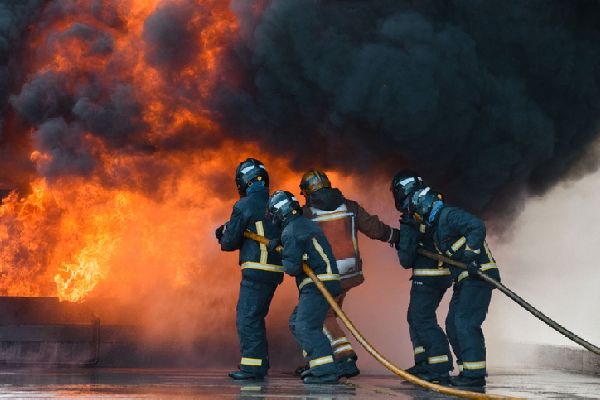 В Следственном комитете озвучили причину сильного пожара в ТЦ в Королёве