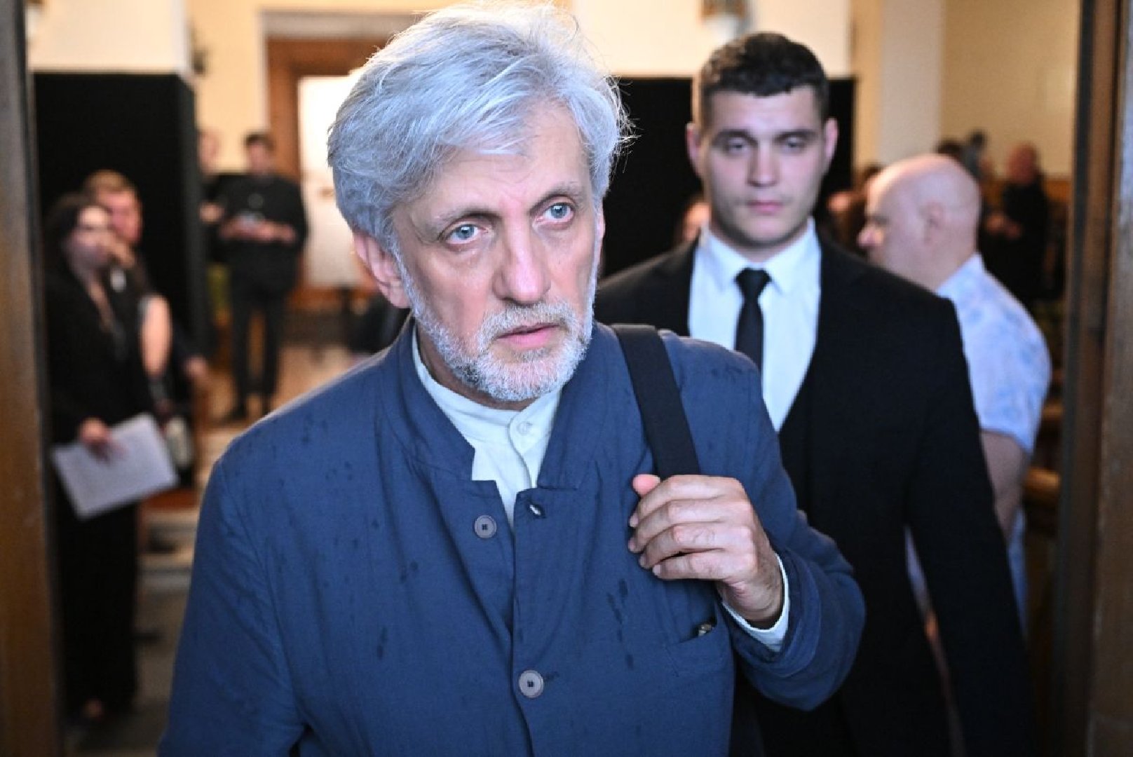 Сын Александра Митты расплакался у его гроба