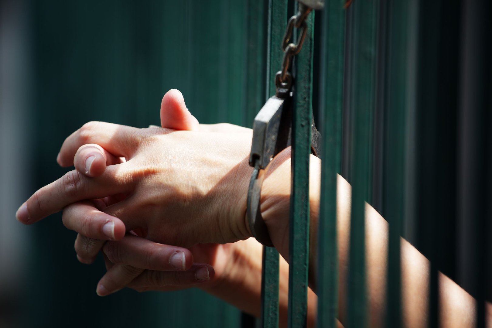 Медсестра созналась в совращении 15-летнего пасынка после года в тюрьме