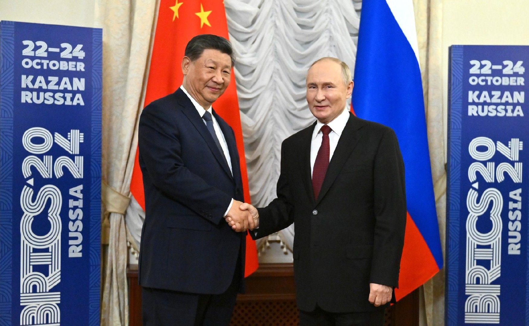 Ушаков огласил состав российской делегации в переговорах Путина и Си Цзиньпина