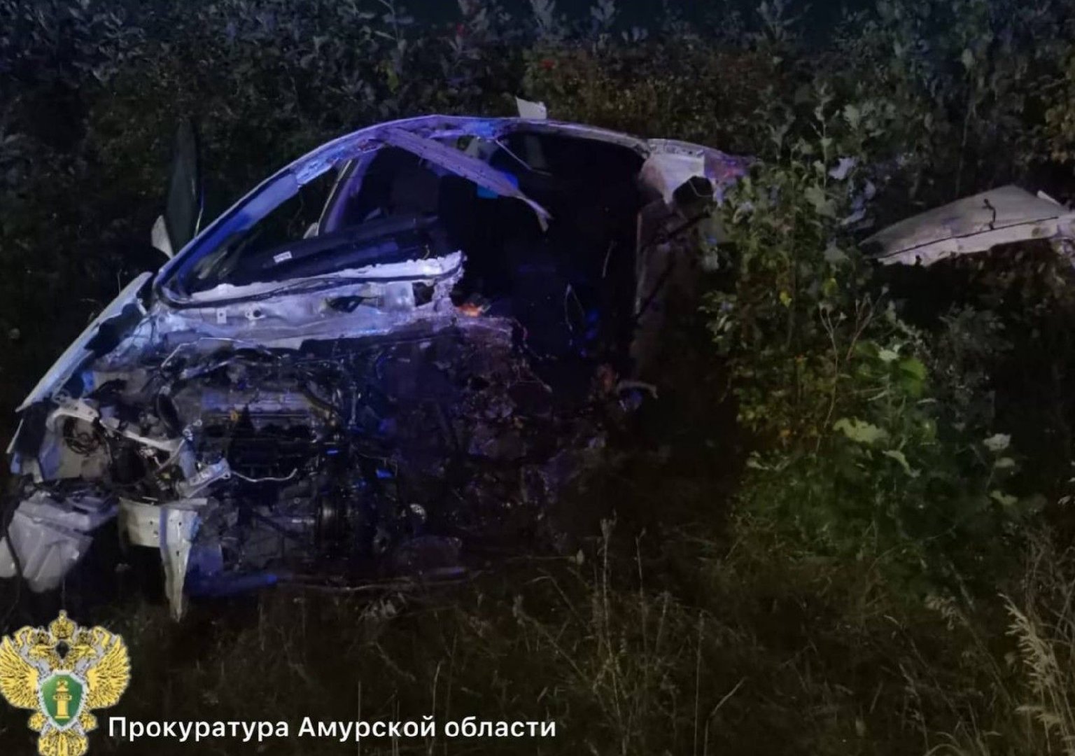 Легковушка снесла пассажирский автобус с трассы в Благовещенске, семь людей пострадали