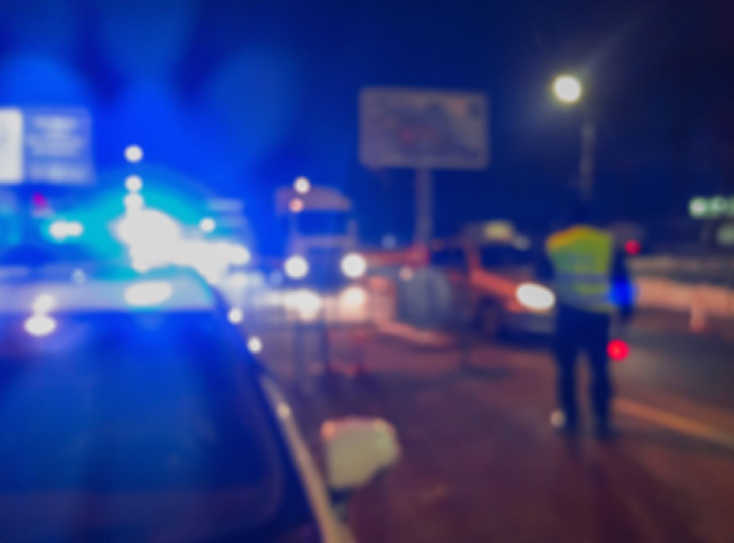 Под Тверью легковушка столкнулась с фурой, погибли два человека