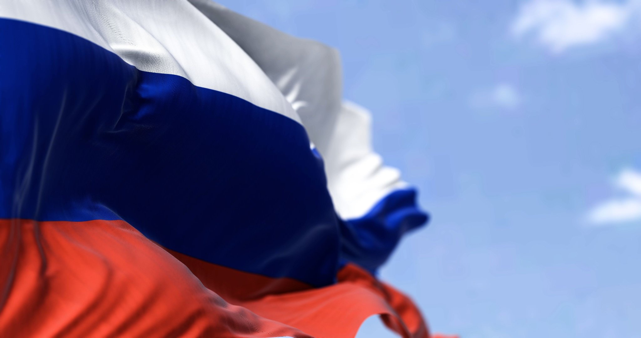 Над зданием районной администрации Купянска Харьковской области подняли флаг РФ