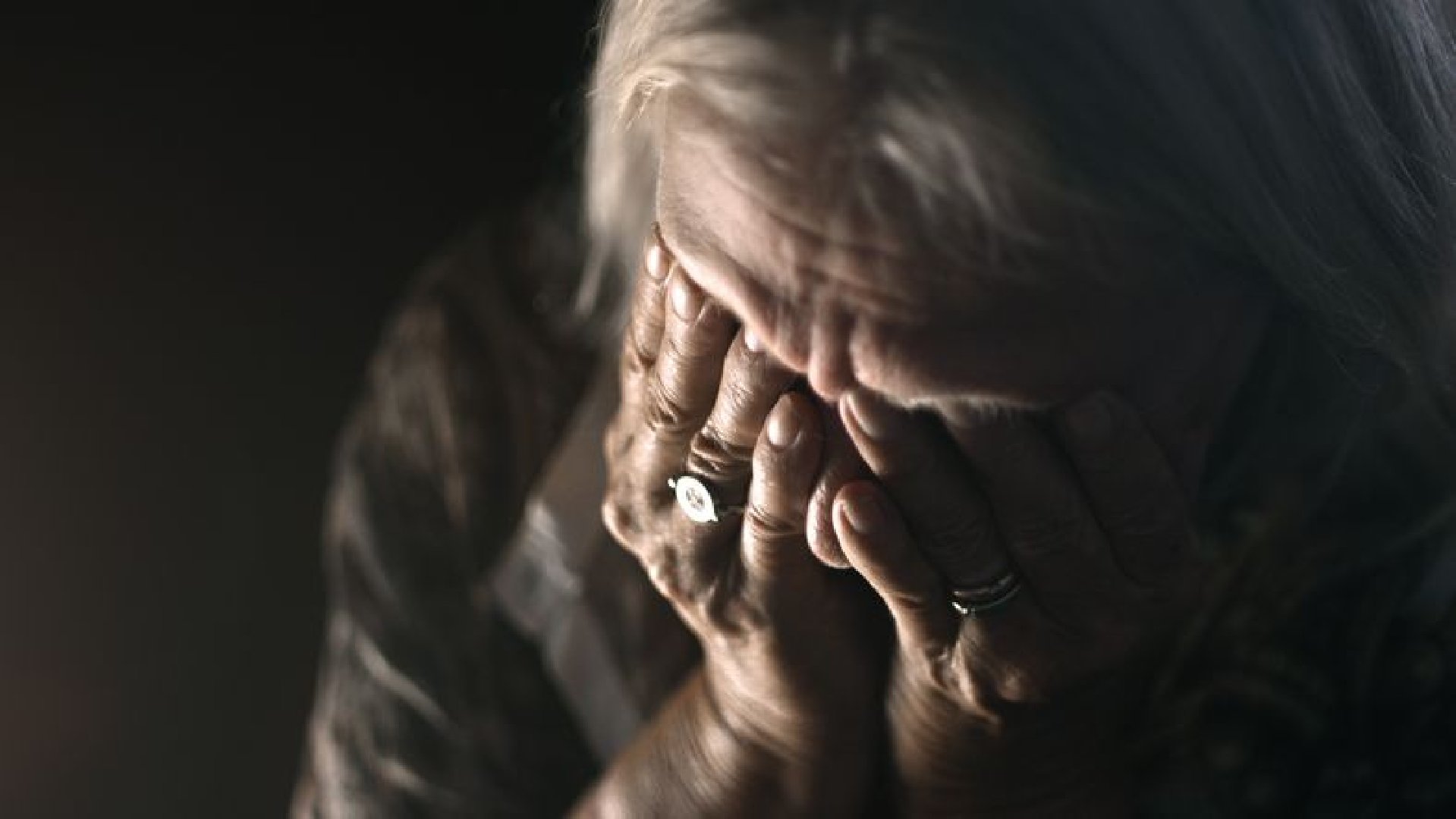 Во Владивостоке сиделка избивала 90-летнюю пенсионерку и забирала её пенсию