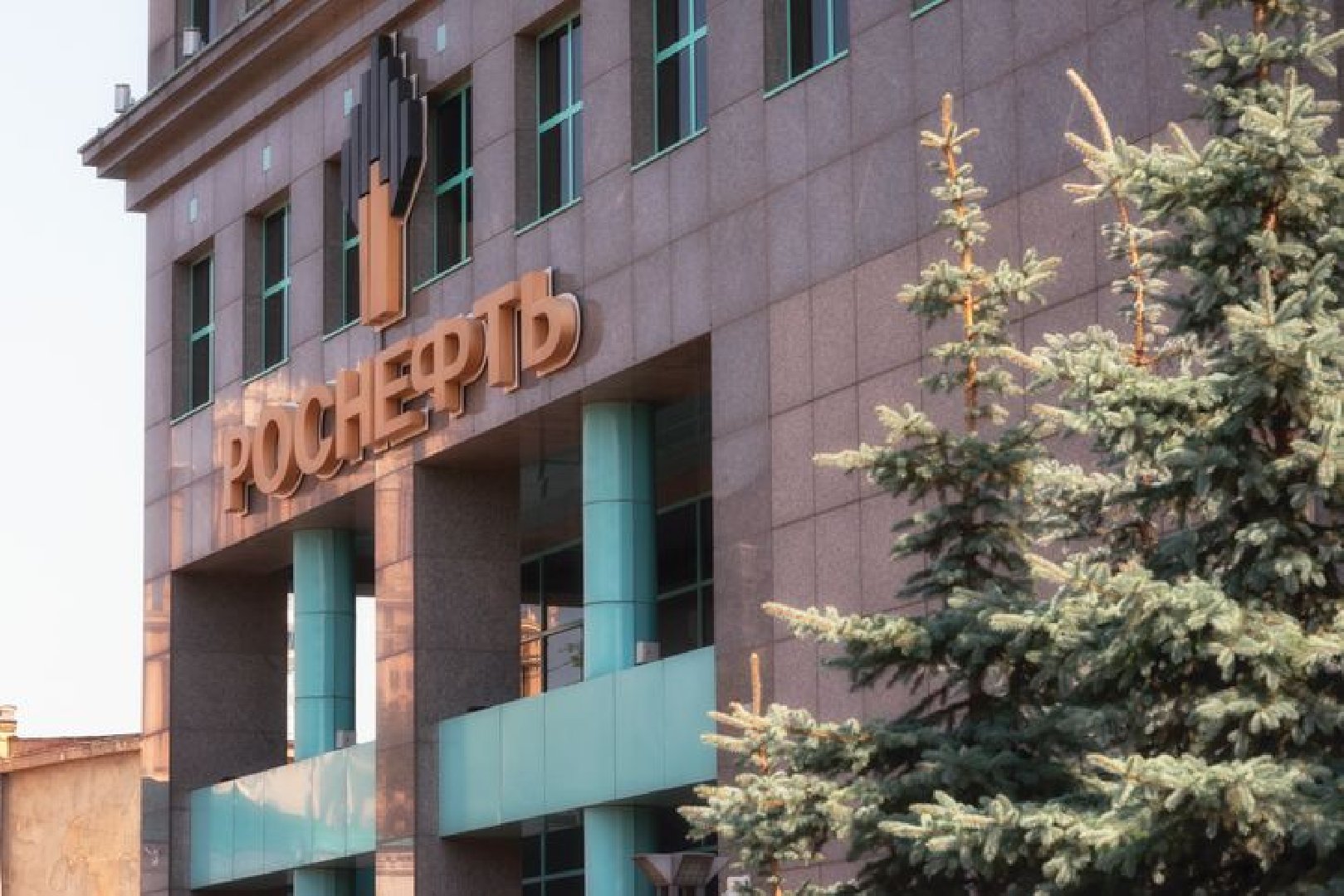 Роснефть допускает переезд головного офиса из Москвы