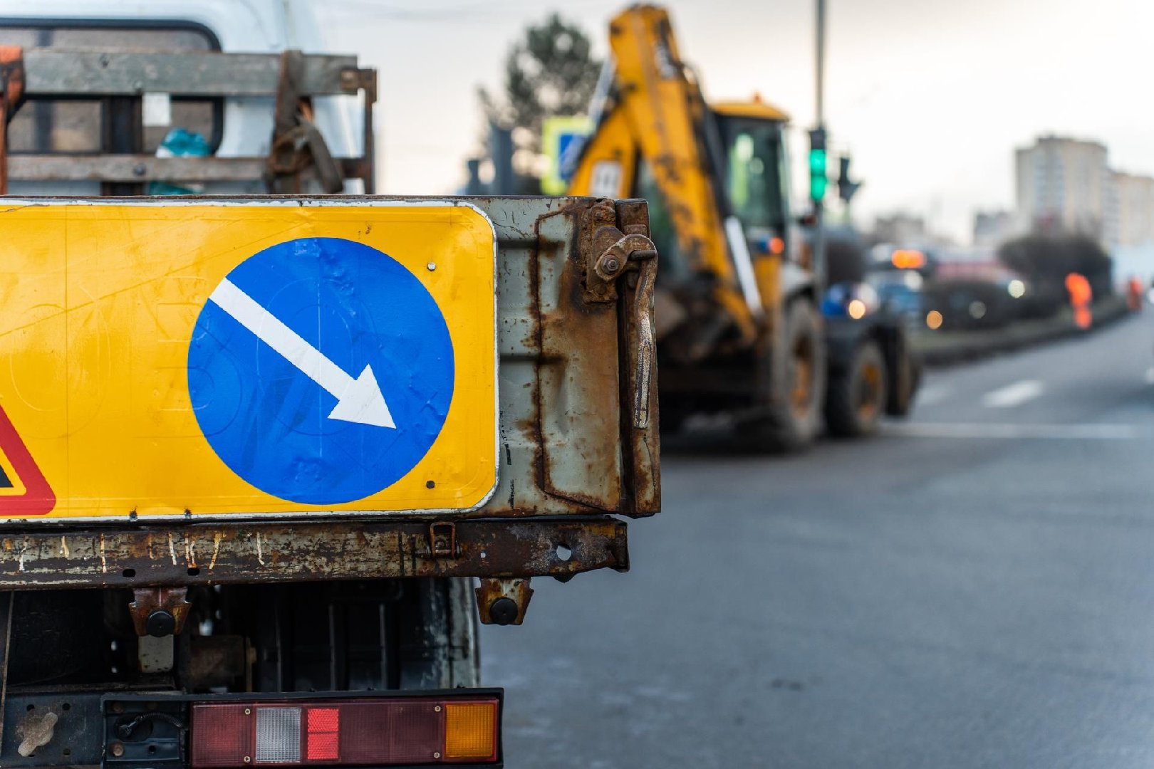 Деревья вдоль дорог опилили в 10 подмосковных округах