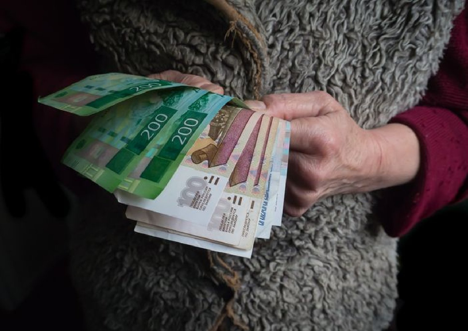 Пенсионерка отдала мошенникам почти 28 млн рублей