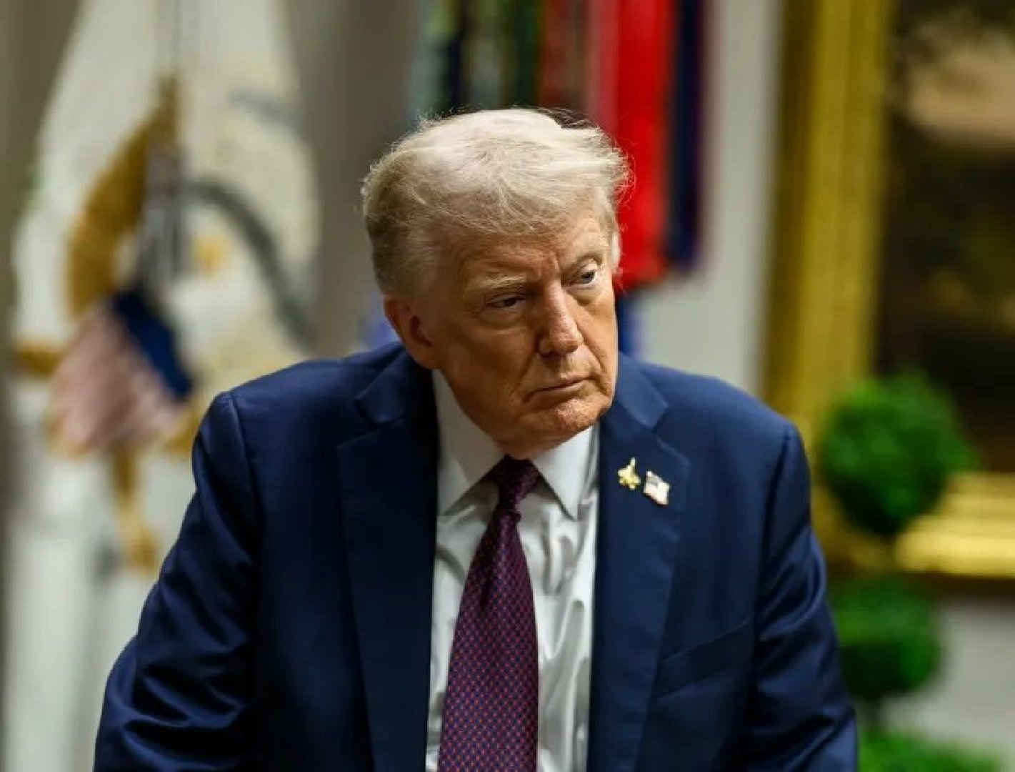 В письмах Эпштейна нашли непристойный компромат на Трампа