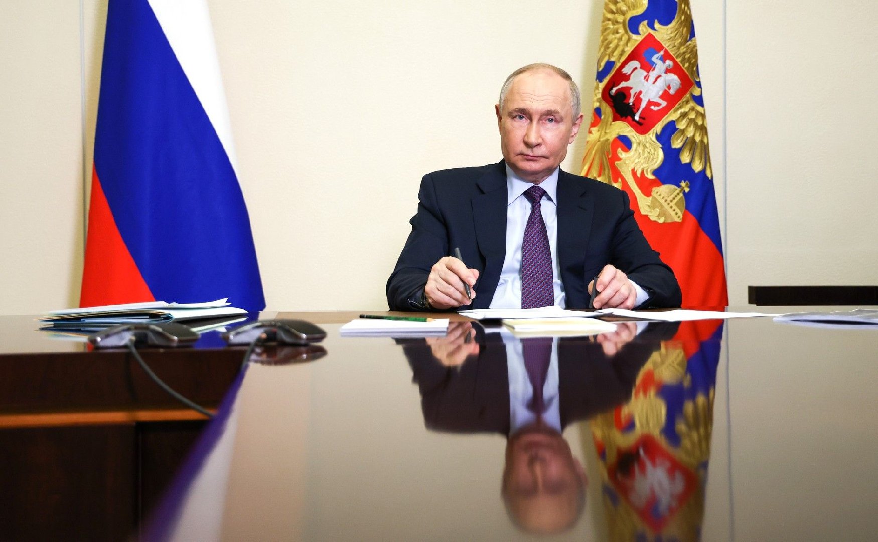 Появились первые кадры переговоров Путина с Уиткоффом и Кушнером в Кремле