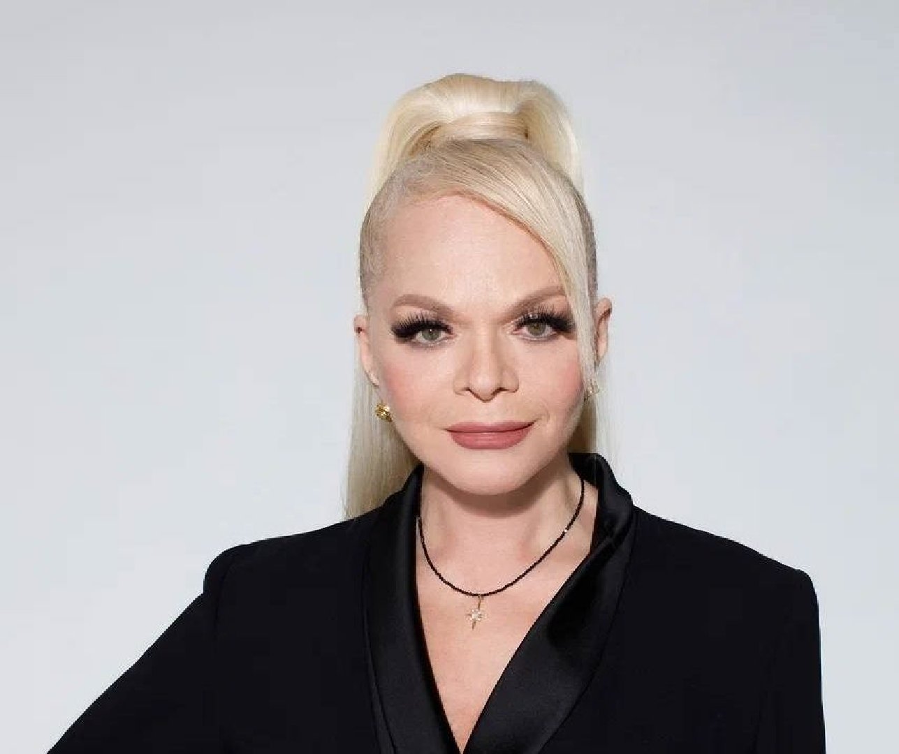 Директор Долиной ответил на вопрос о её миллионных гонорарах за корпоративы