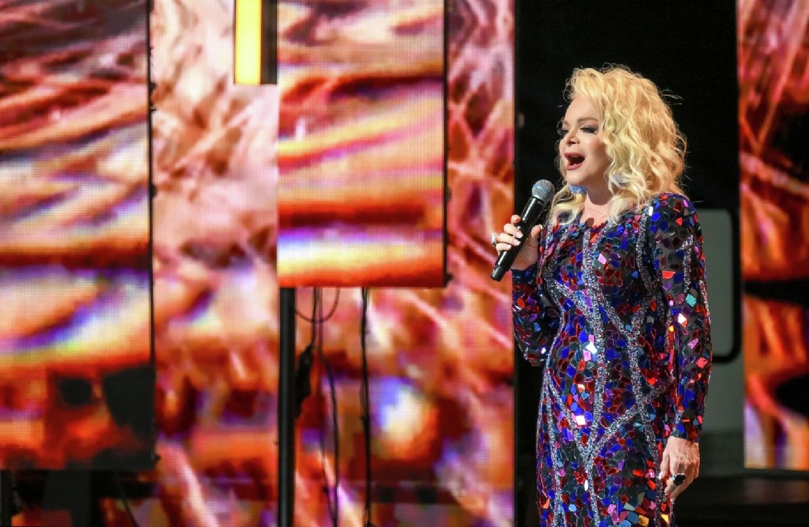 Долина перед Новым годом выступит в театре на 500 зрителей