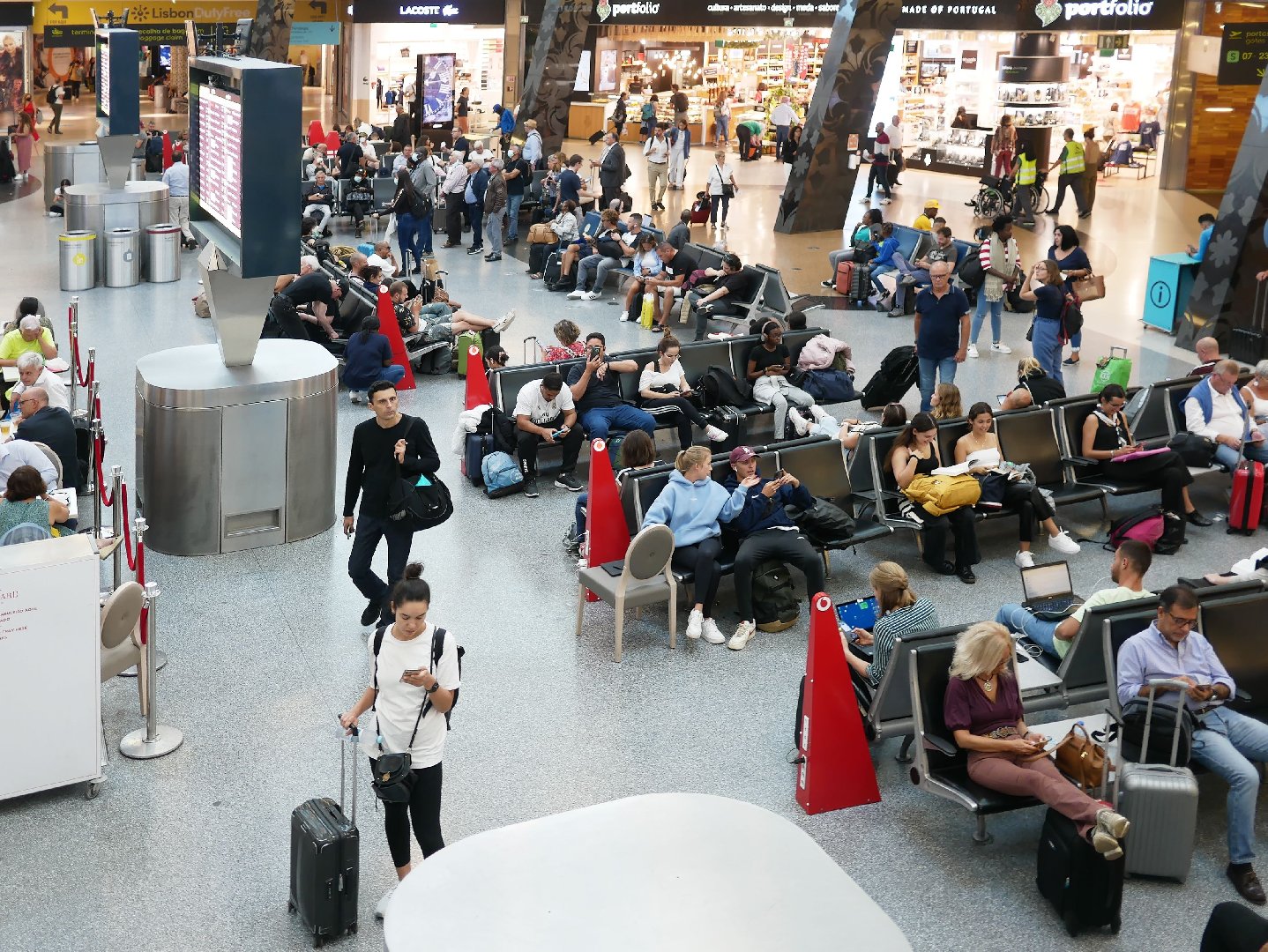 &laquo;Самолет-призрак&raquo;: Полторы сотни россиян застряли в аэропорту Стамбула из-за рейса, которого &laquo;нет&raquo;