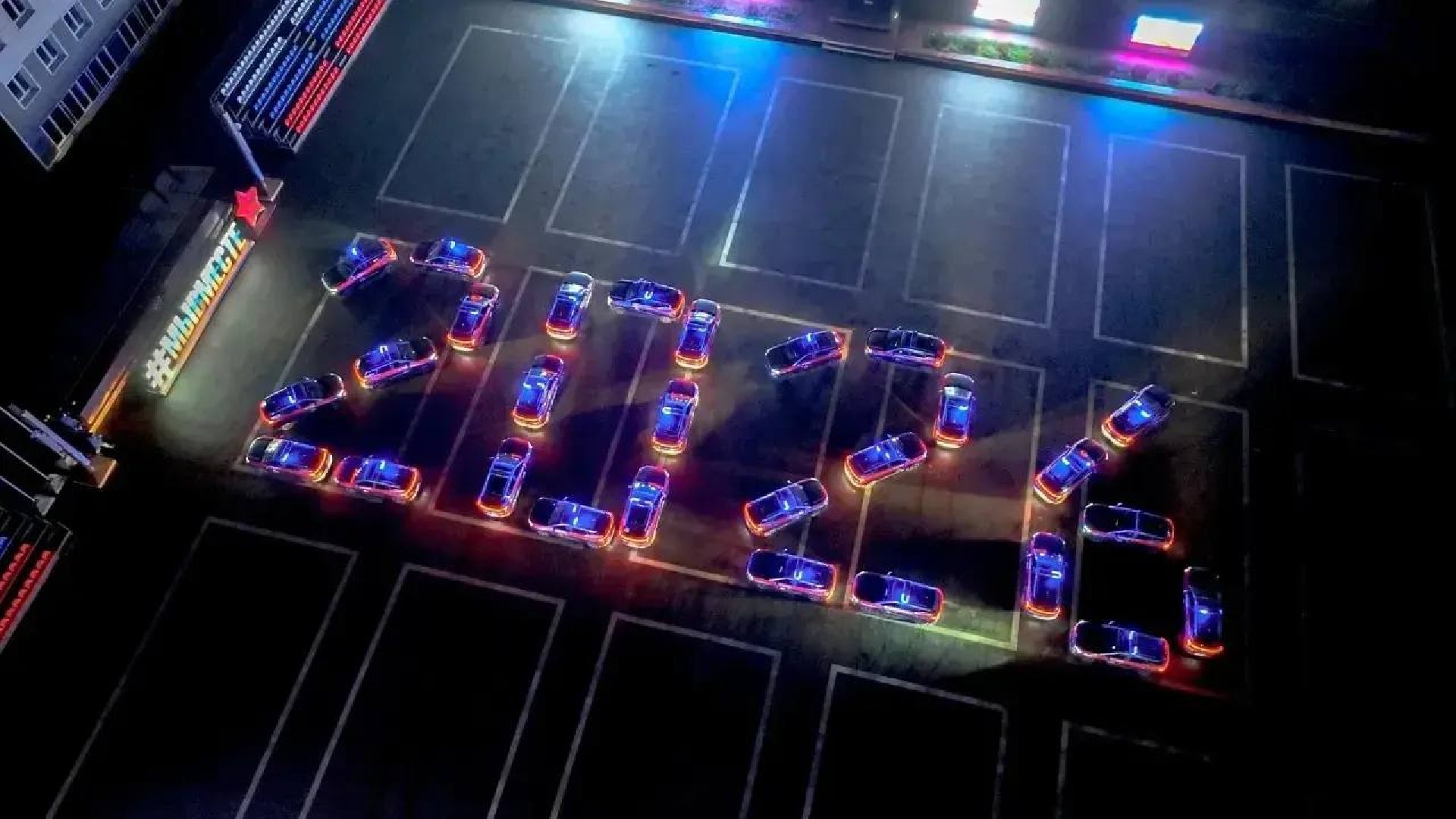 Сотрудники вневедомственной охраны Управления Росгвардии по Хакасии приняли участие во флешмобе единства народов России